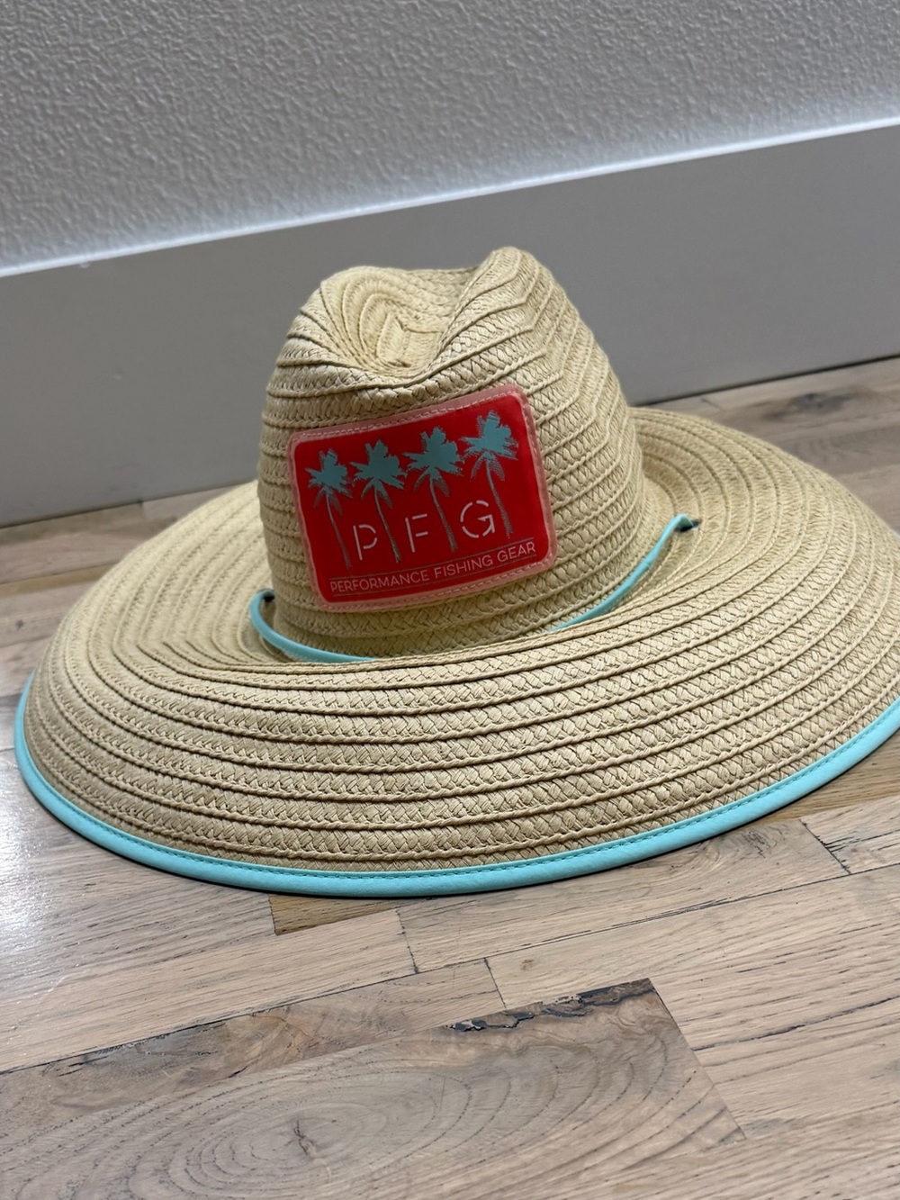 NWT Columbia Unisex Straw Sun Hat - Natural with Aqua Trim and Red Patch